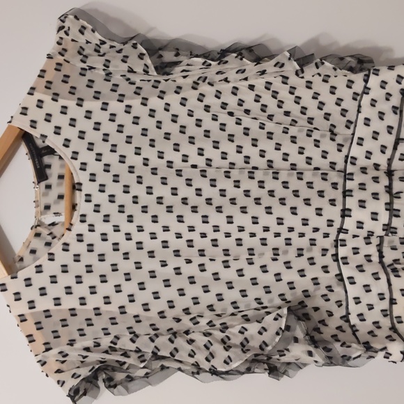 NWT BCBG Silk Blend Cocktail Dress with Ruffle Sleeves Size 10 - Picture 3 of 12